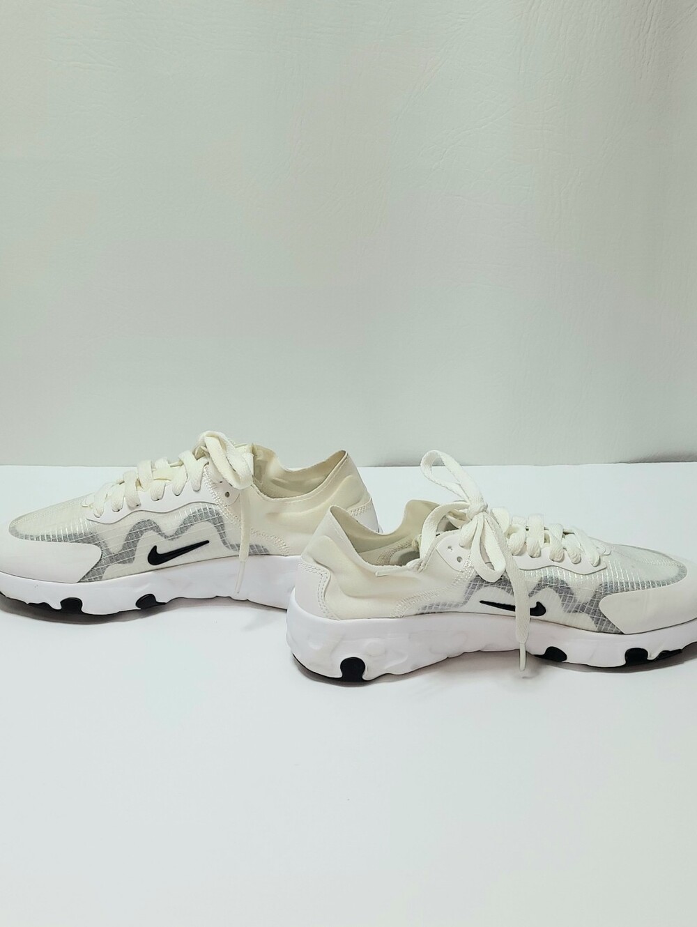 Nike Renew Lucent Sneakers - Picture 5 of 7